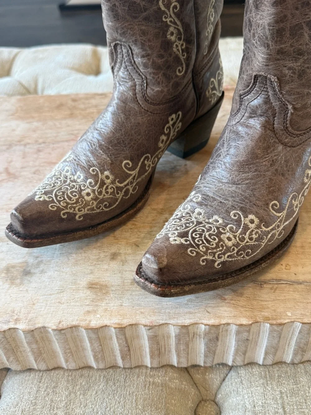 Corral Teen 4 Embroidered Brown‎ Leather Cowboy Boots - Cream Scroll Detail